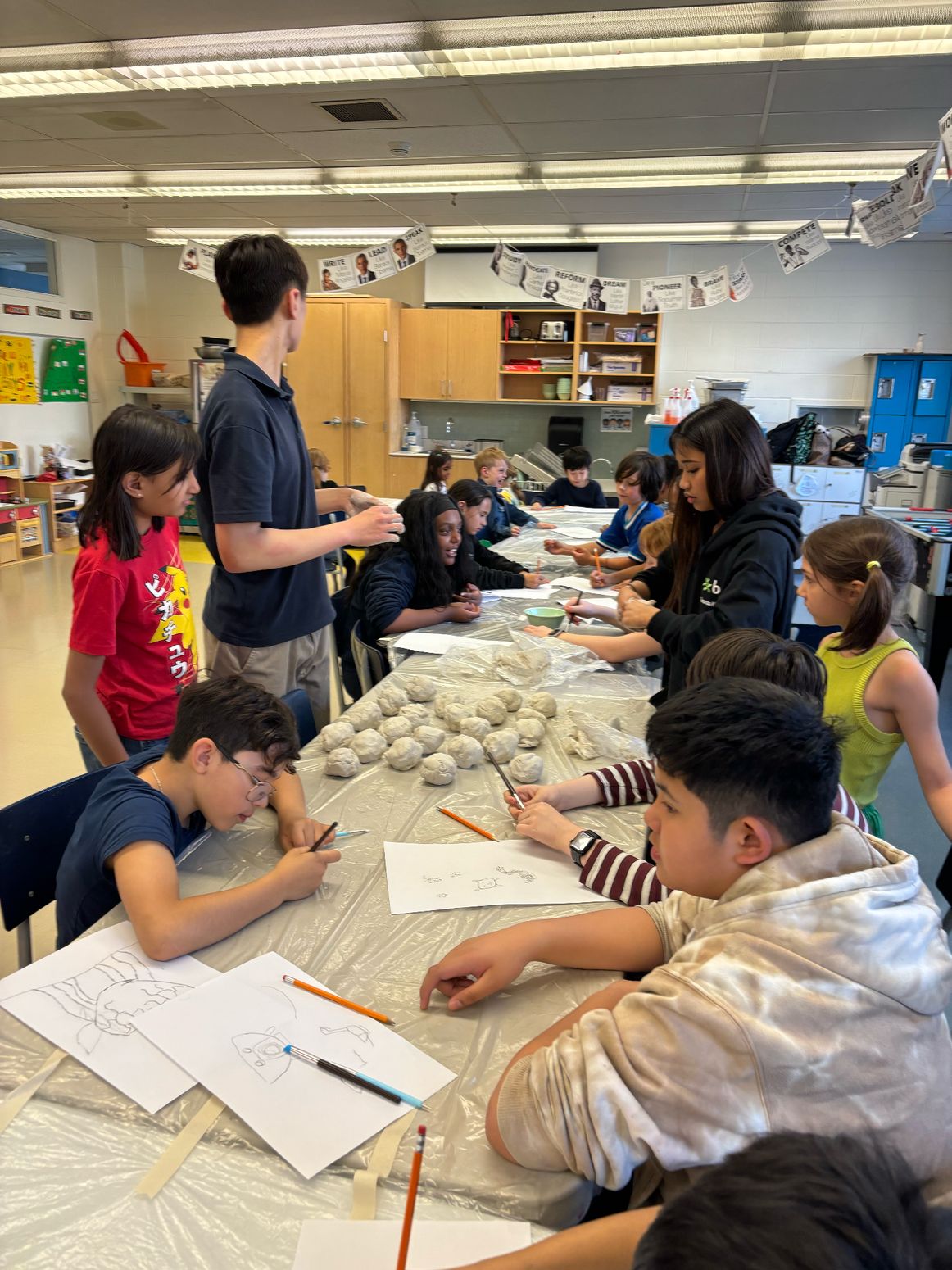 Hands & Canvas clay workshop